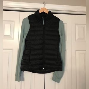 Old navy puffer vest size XSMALL NWOT Black